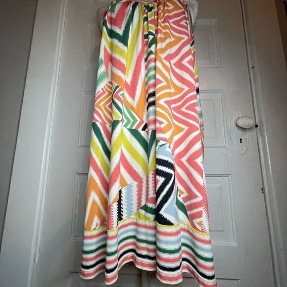 BCBGMaxAzria Vibrant Front & Back V-Neck Dress - Picture 2 of 8